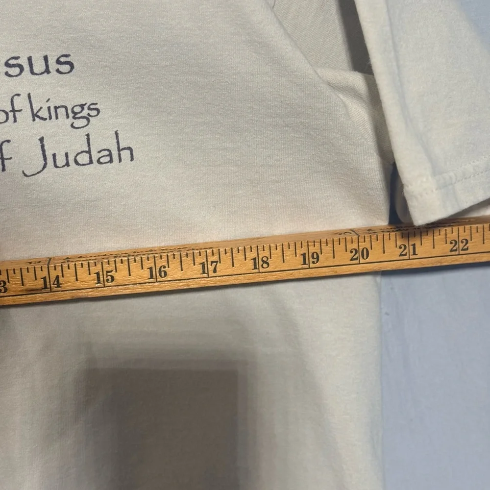 Gildan Beige Jesus King of Kings Lion of Judah T-Shirt 100% Cotton Vintage Y2K - Picture 7 of 8